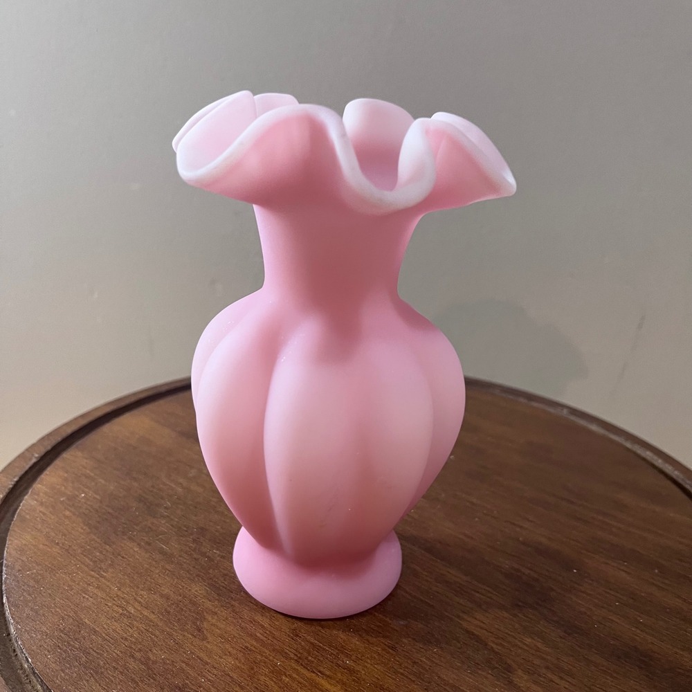 Vtg Fenton Pink Satin Glass Melon Ribbed Ruffled Rim Bud Vase 6 Inch - Picture 4 of 8